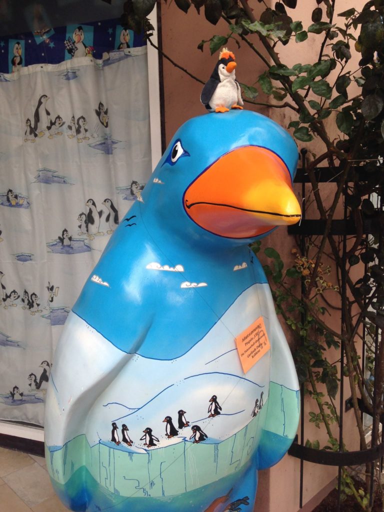 Große Pinguin-Skulptur im Pinguinmuseum