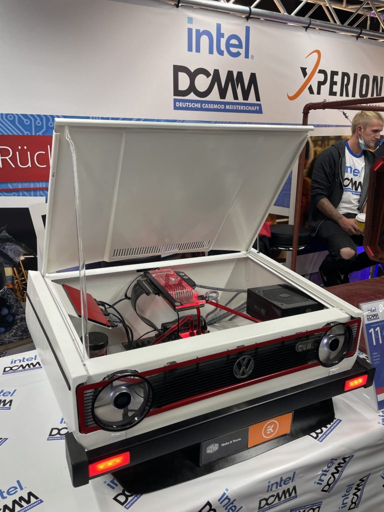 Casemod in Form eines VW Autos