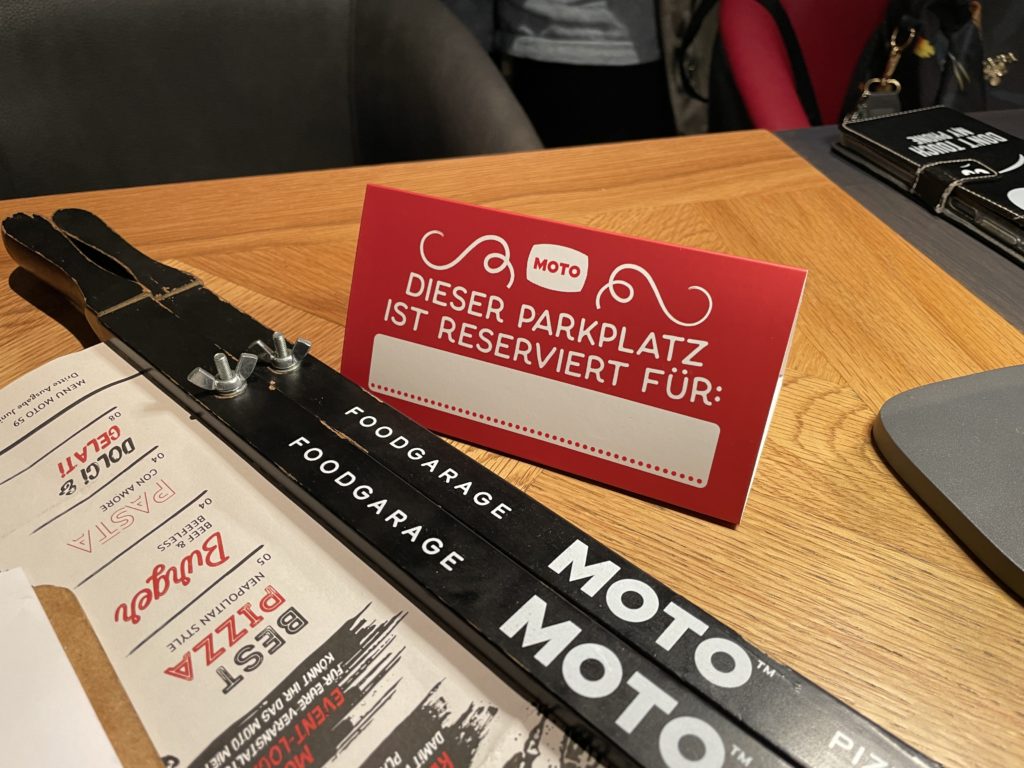 Reserved sign Moto Foodgarage
