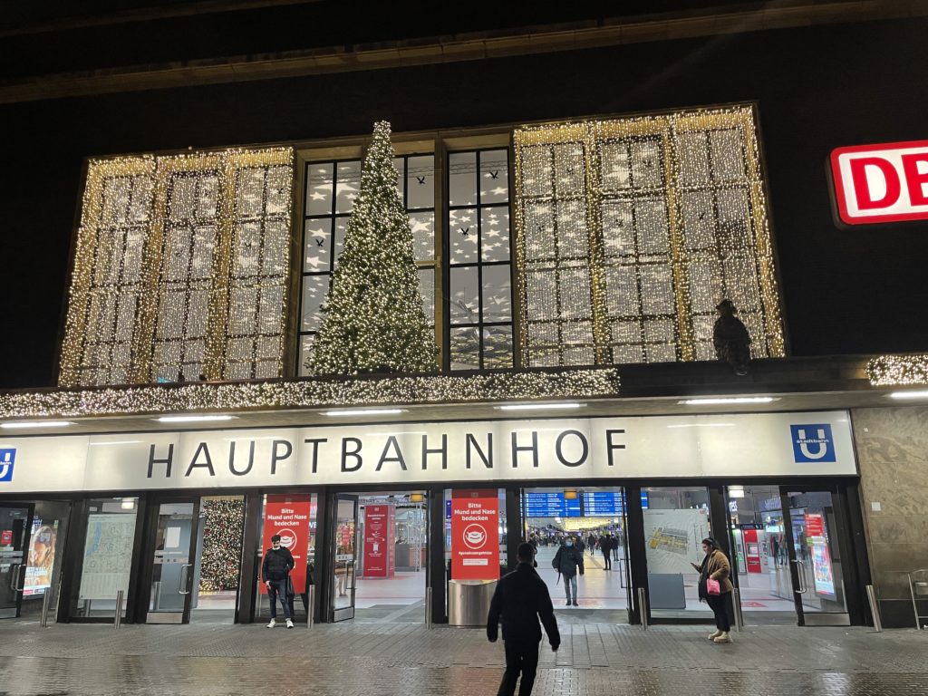 Düsseldorf main station Christmas entrance