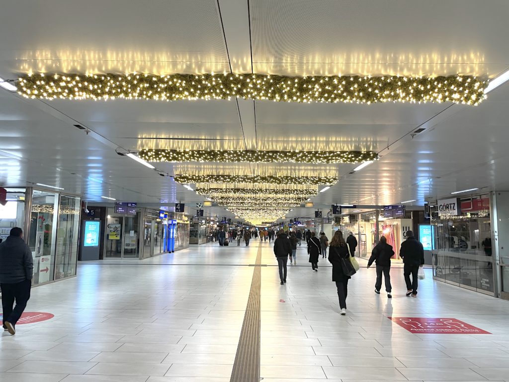 Düsseldorf main station Christmas decorations