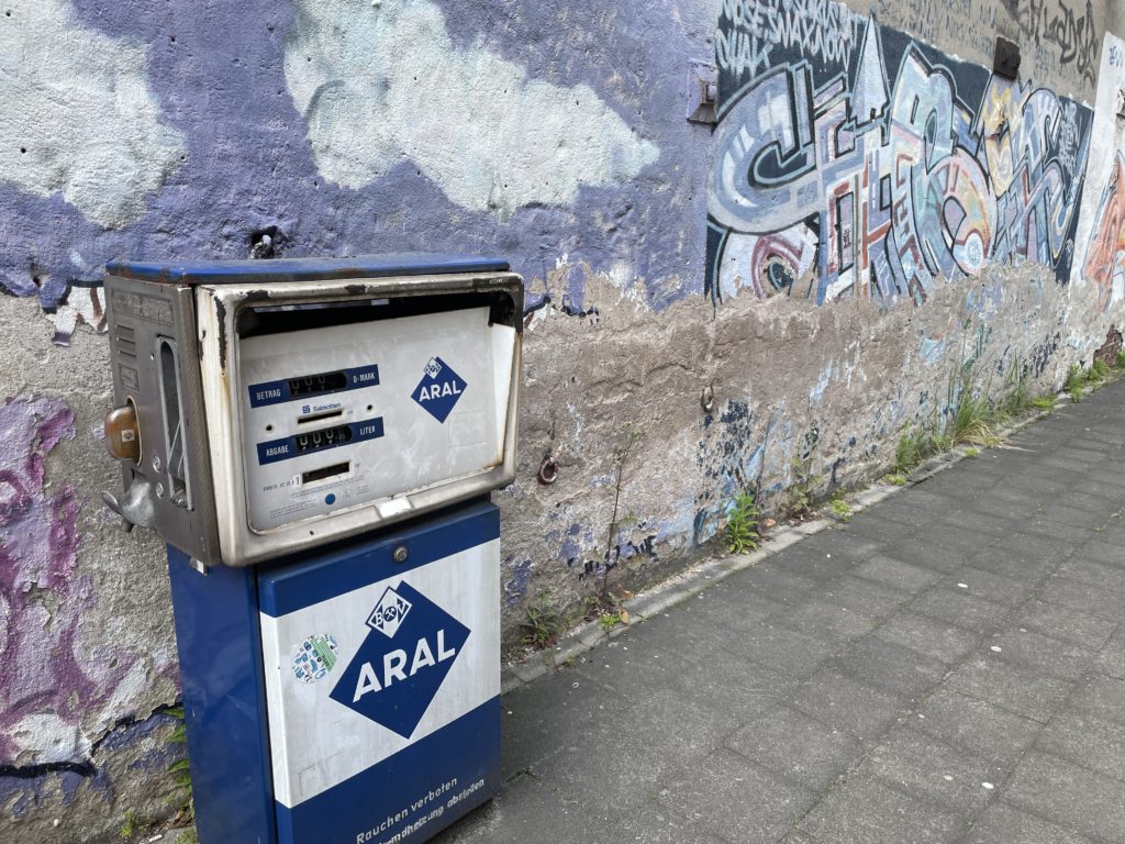 Reste einer Tankstelle