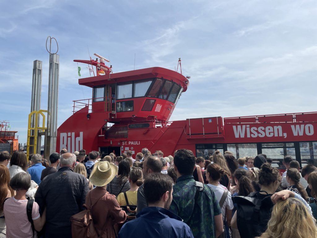 Crowd in front of ferry line 62