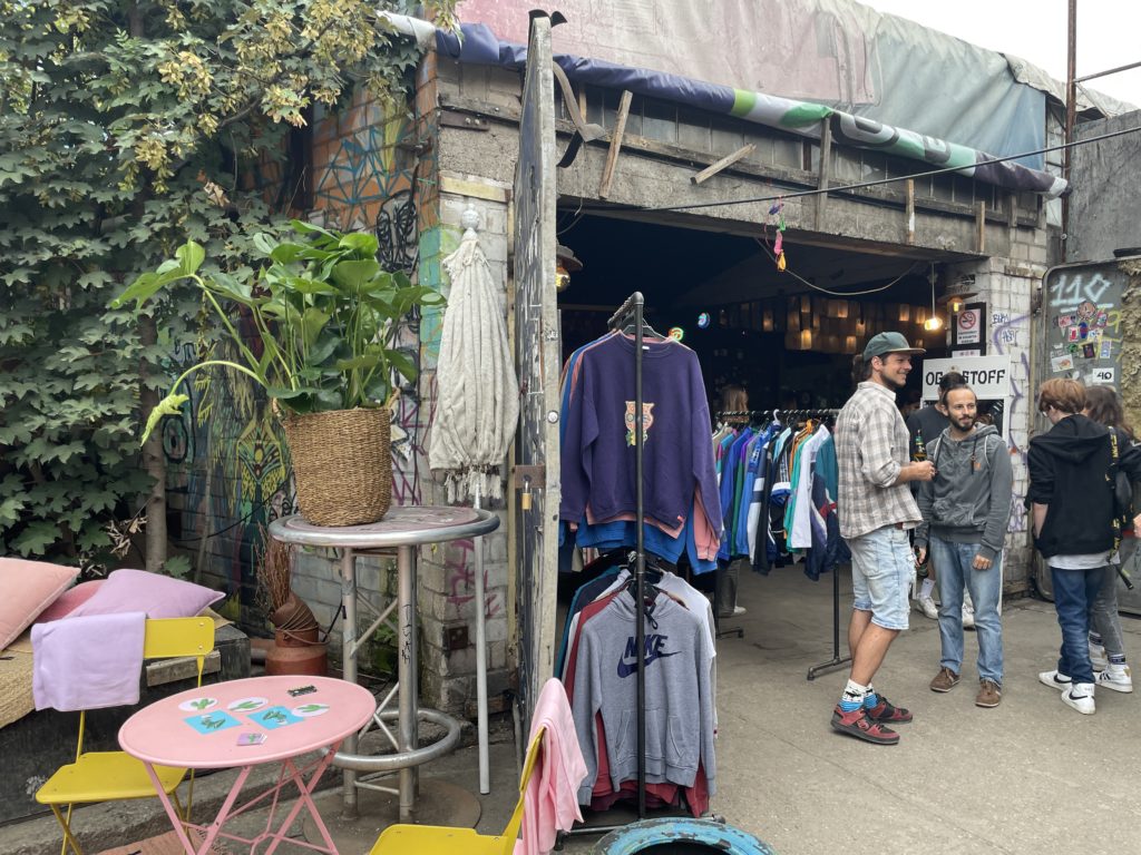 Entrance to indoor bazar in Odonien