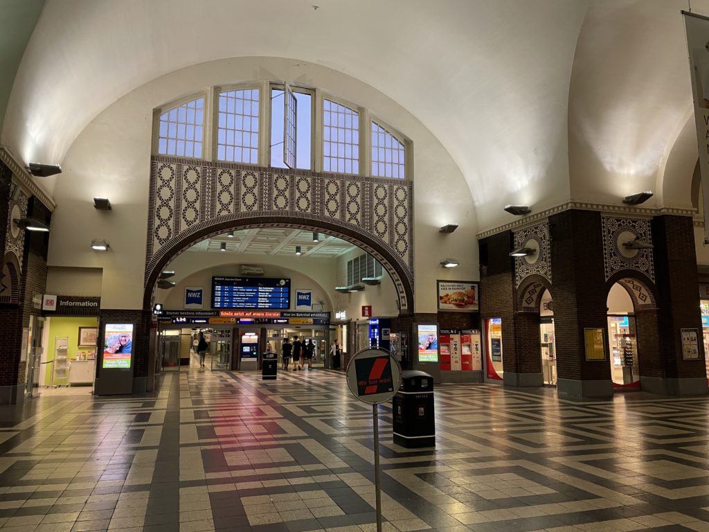 Hall of Oldenburg main station