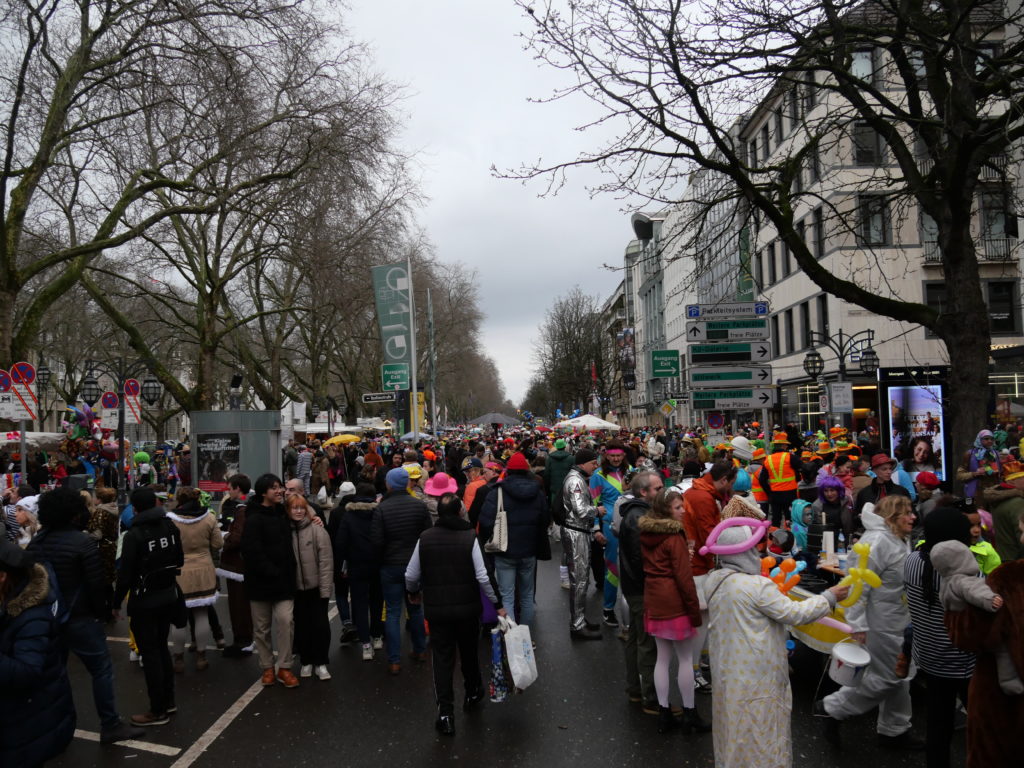 Kö-Treiben crowd