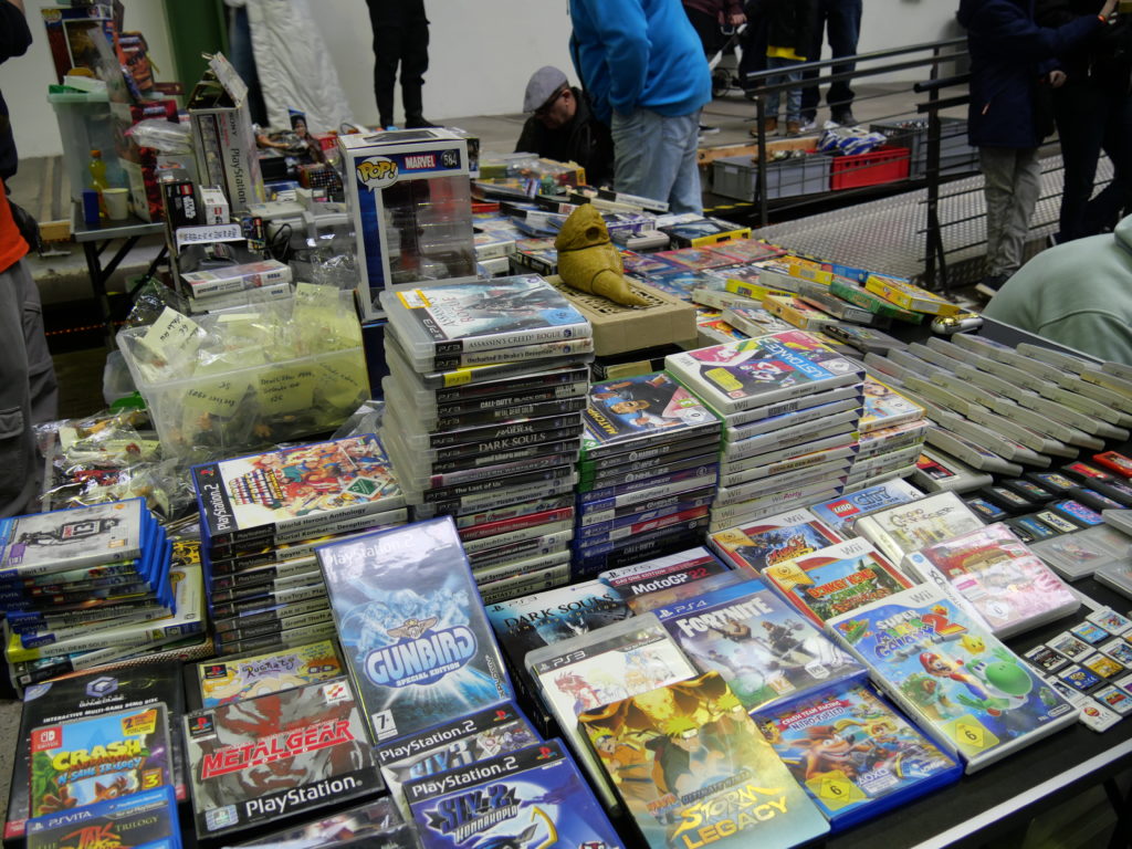 Piles of retro games at Marché Noir