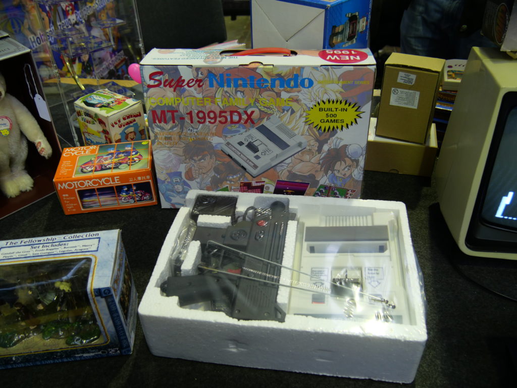 Typical Famicom clone with light gun